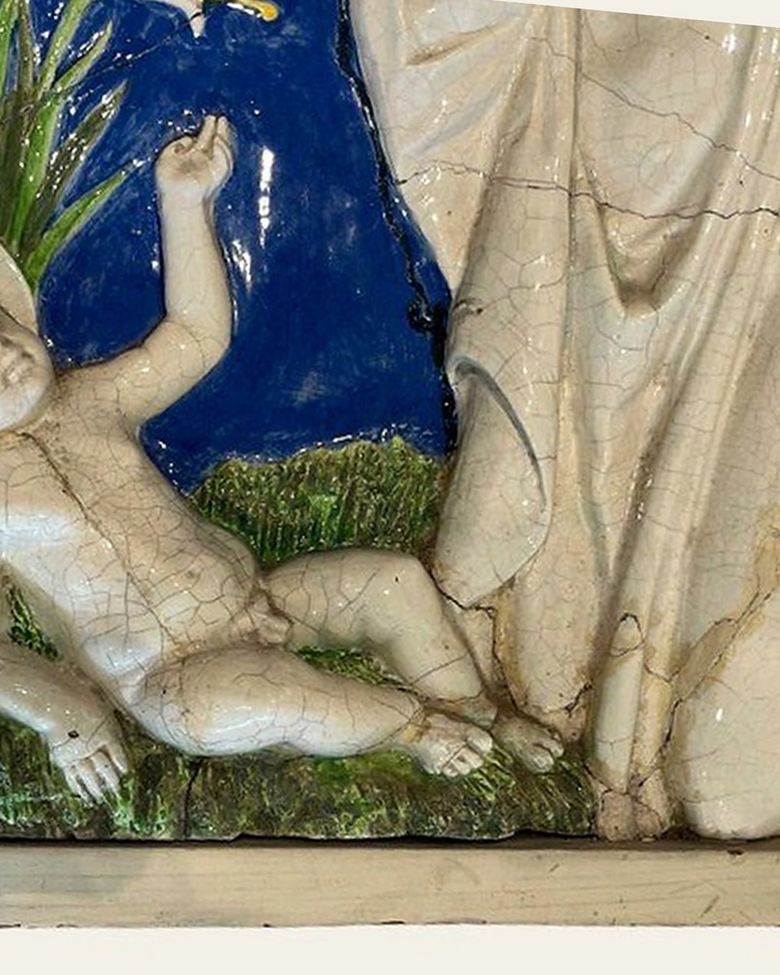 Detail of misaligned joins and lifting fills on the plaque before treatment.